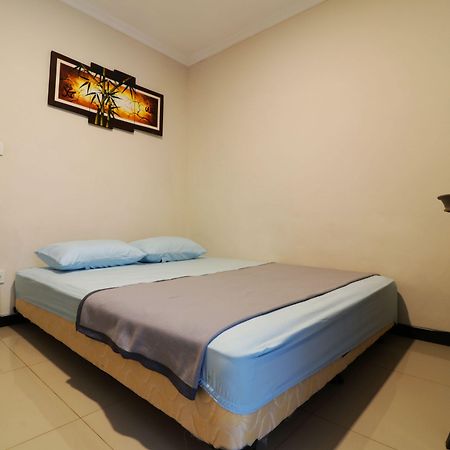 Wisma Surya Hotel Bekasi Bagian luar foto